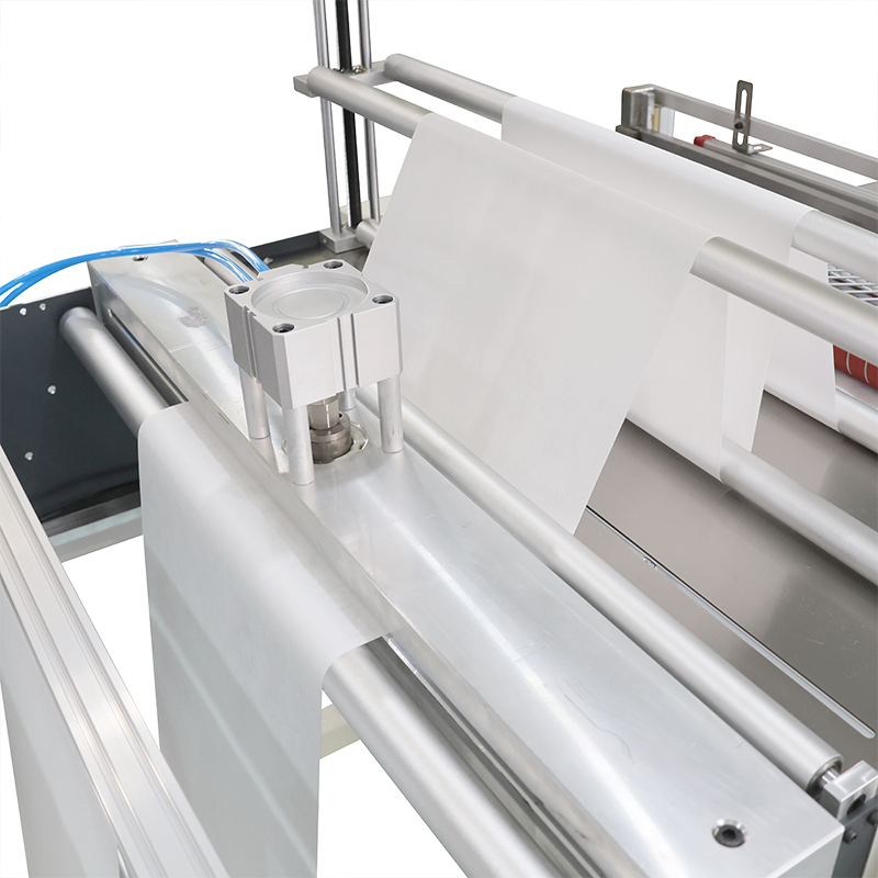 Tam Otomatik Dokunmamış Kumaş Rulodan Sac Deliğe Pn&ouml;matik Delme Kesme Makinesi