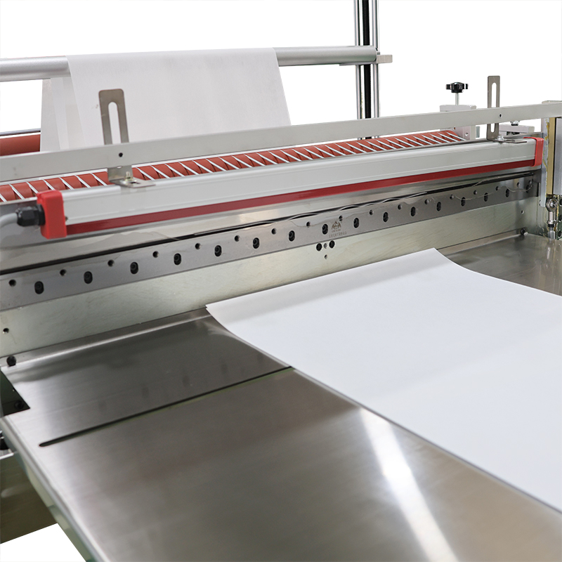 Tam Otomatik Dokunmamış Kumaş Rulodan Sac Deliğe Pn&ouml;matik Delme Kesme Makinesi